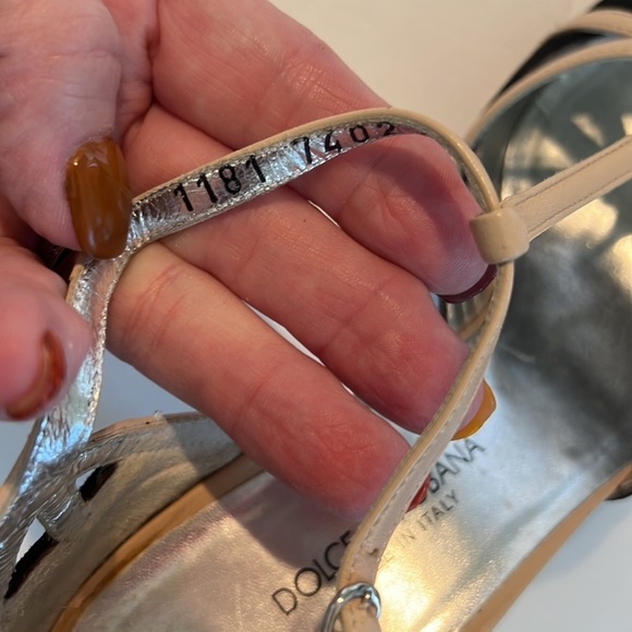 DOLCE AND GABBANA T-STRAP HEELS SZ 39 BLACK SUEDE CREAM SMOOTH LEATHER LUXURY - Picture 5 of 11